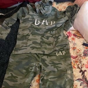 Gap sweatsuit